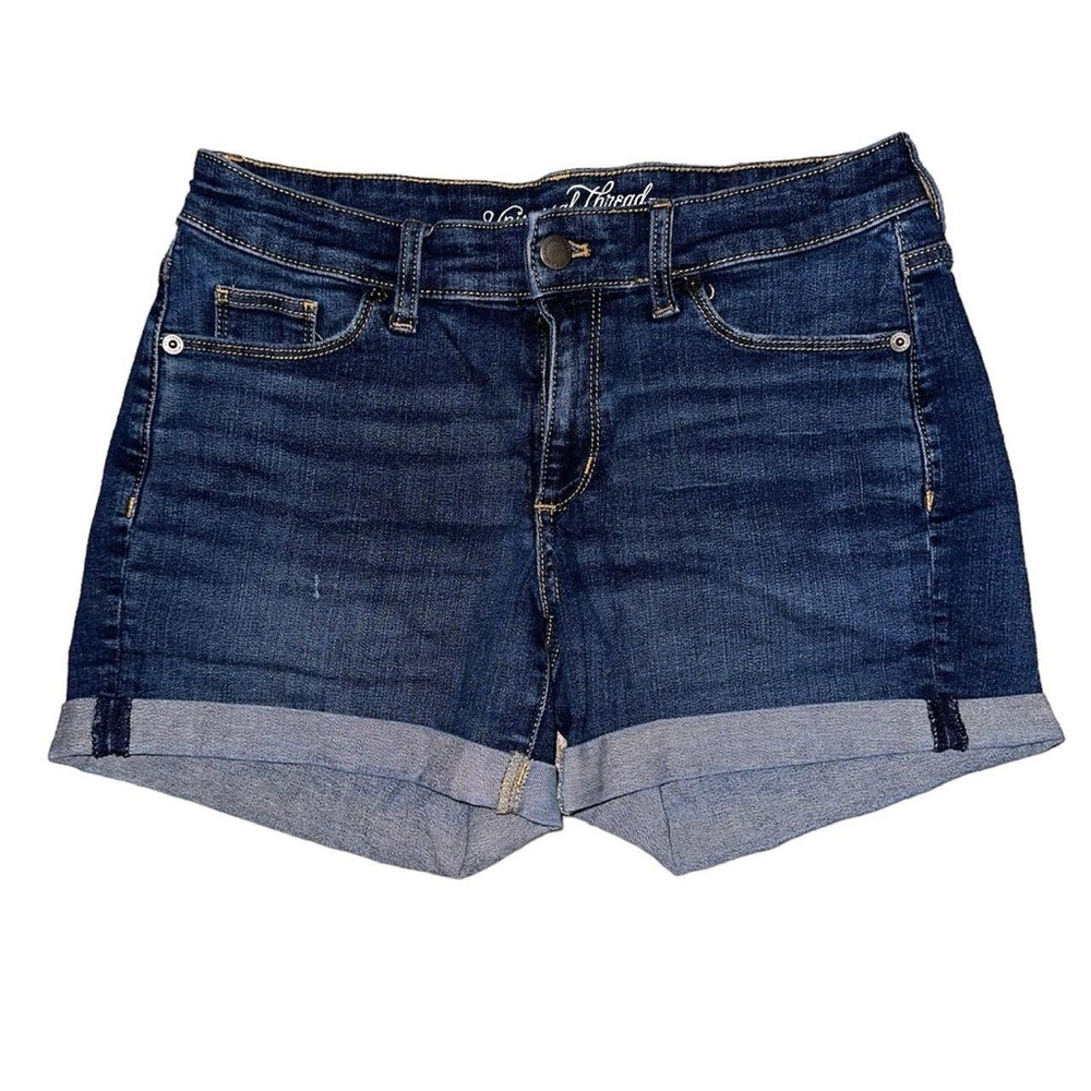 Universal Thread shorts size 4!
